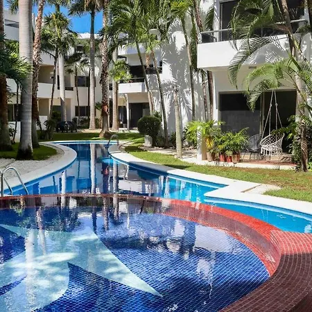 Lovely 2 Bdrm Condo In Gated Community & Pool View