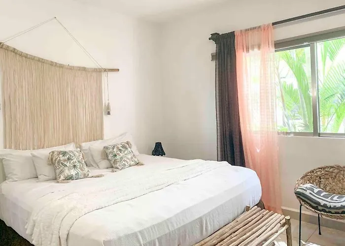 Lovely 2 Bdrm In Gated Community & Pool View Playa del Carmen