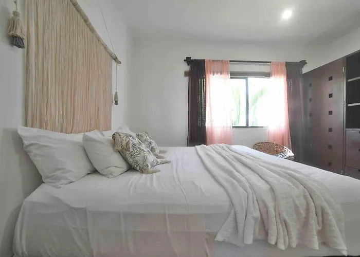 Lovely 2 Bdrm In Gated Community & Pool View *