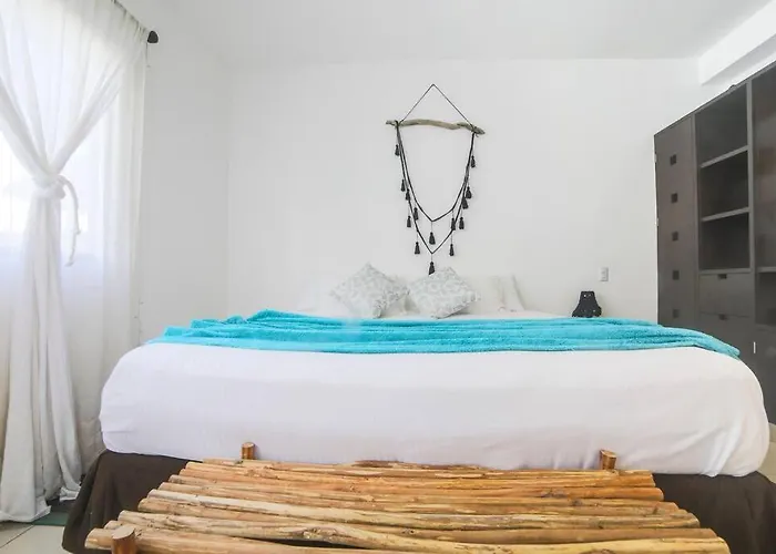 Lovely 2 Bdrm In Gated Community & Pool View