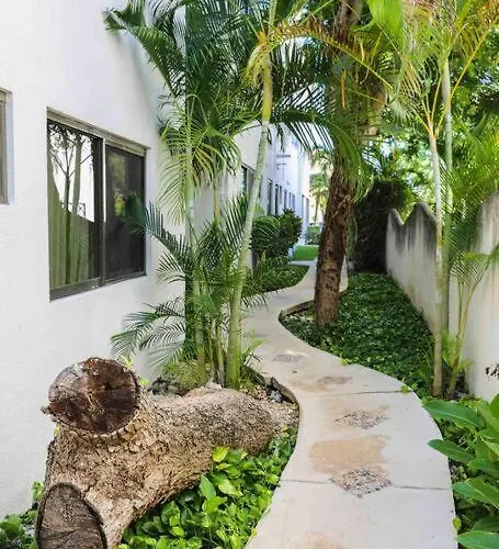 Lovely 2 Bdrm In Gated Community & Pool View Apartament Playa del Carmen