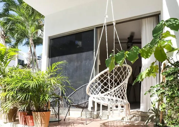 Lovely 2 Bdrm In Gated Community & Pool View Playa del Carmen