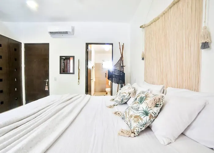 Lovely 2 Bdrm In Gated Community & Pool View