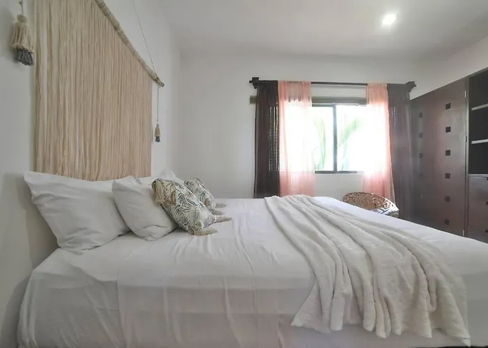 Lovely 2 Bdrm In Gated Community & Pool View