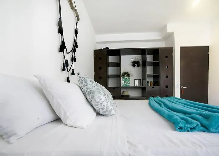 Lovely 2 Bdrm In Gated Community & Pool View Apartament *