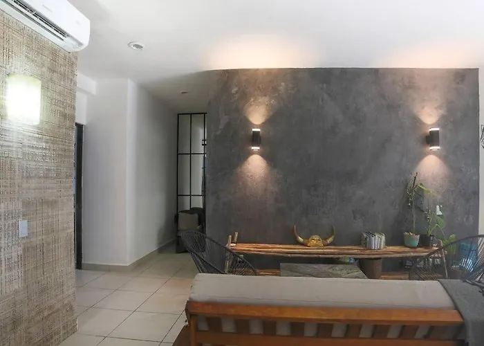 Lovely 2 Bdrm In Gated Community & Pool View *
