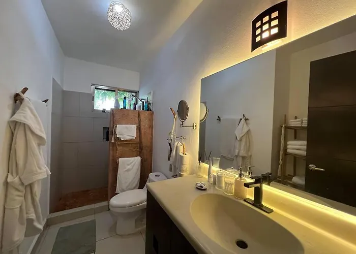 Apartament Lovely 2 Bdrm In Gated Community & Pool View *